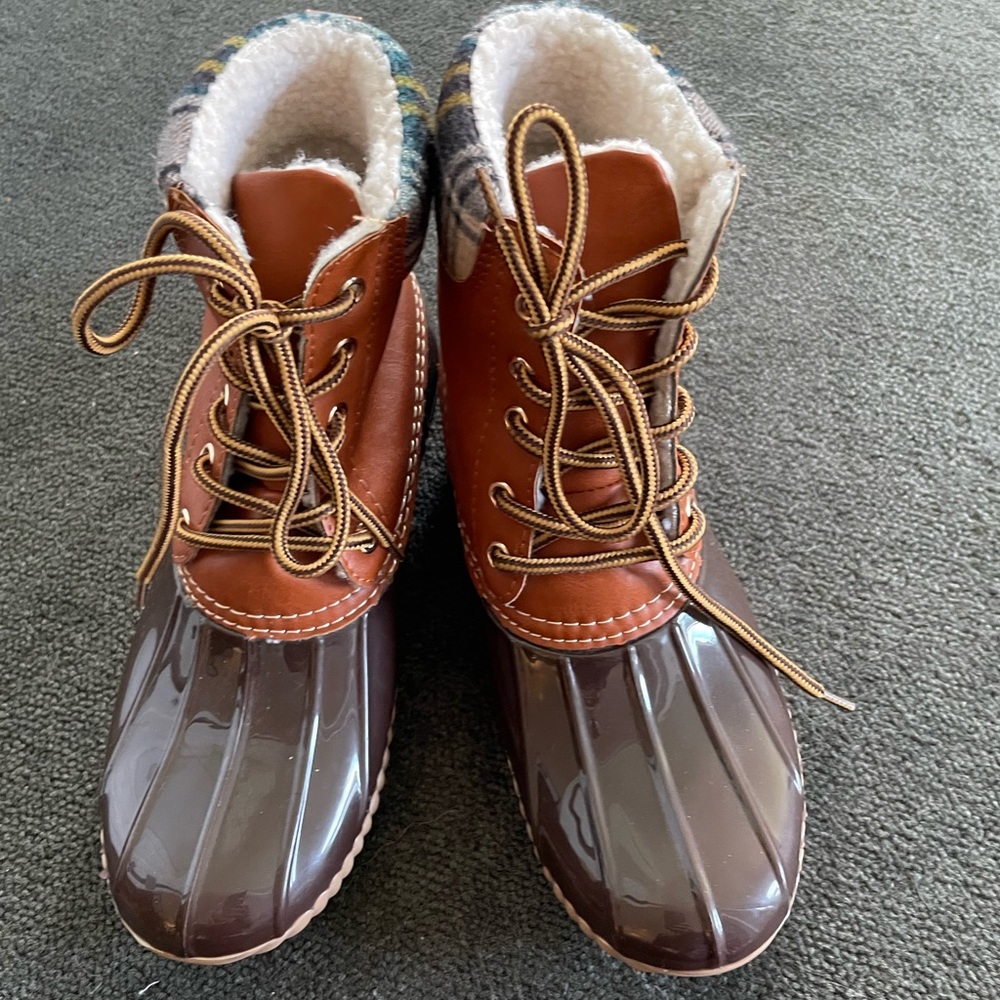 HENRY FERRERA BROWN DUCK BOOTS